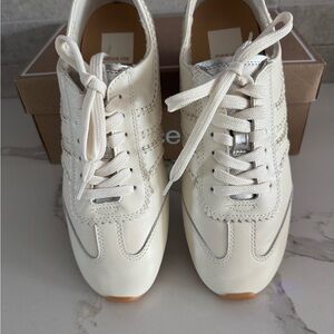 DOLCE VITA DELANY Off-White Sneakers, size 8